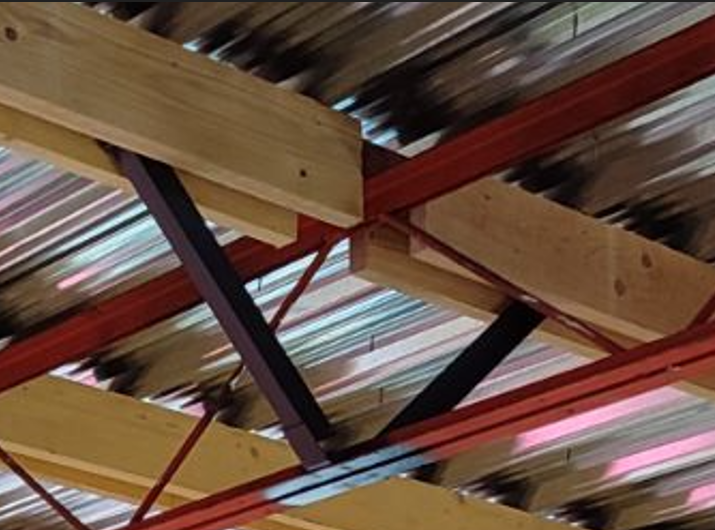 Détail des diagonales et des interfaces bois–métal
